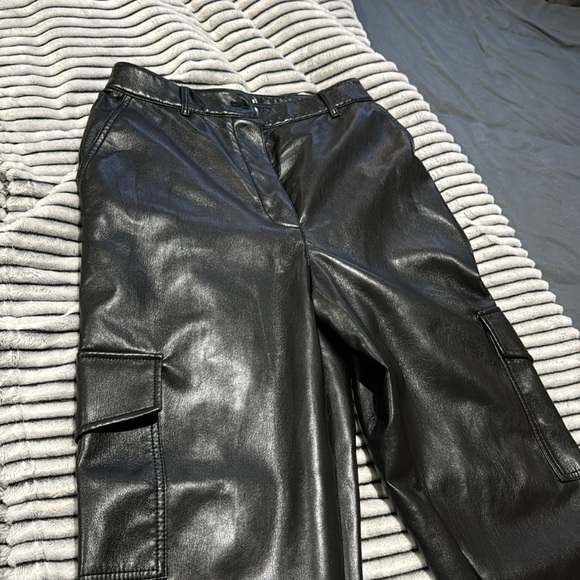 Aritzia Wilfred leather cargo pants size 10 - Picture 3 of 8